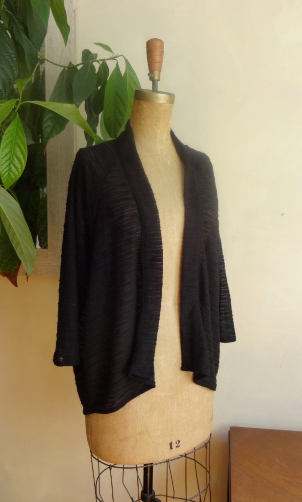 Vêtement écoresponsable | veste kimono noire